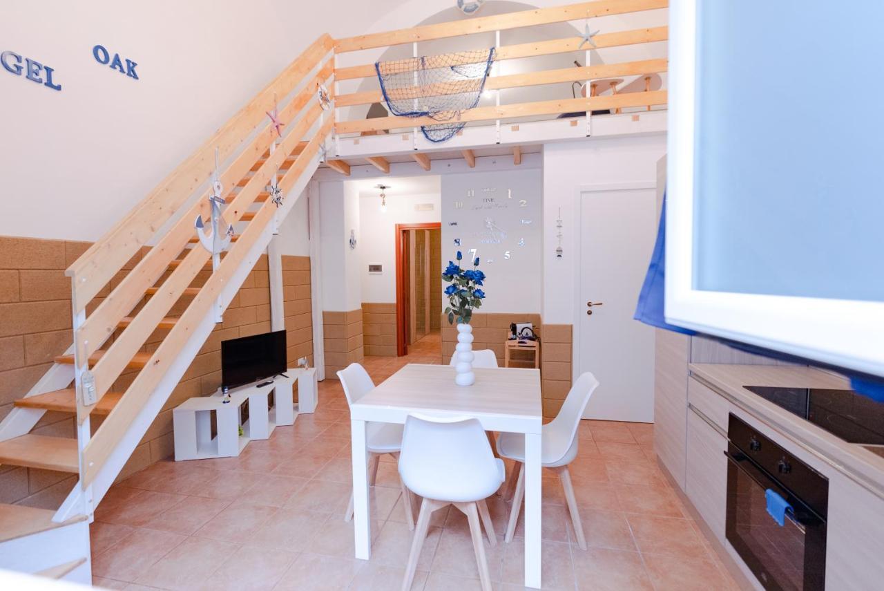 Blue Angel Oak - Apartment Bari Bagian luar foto