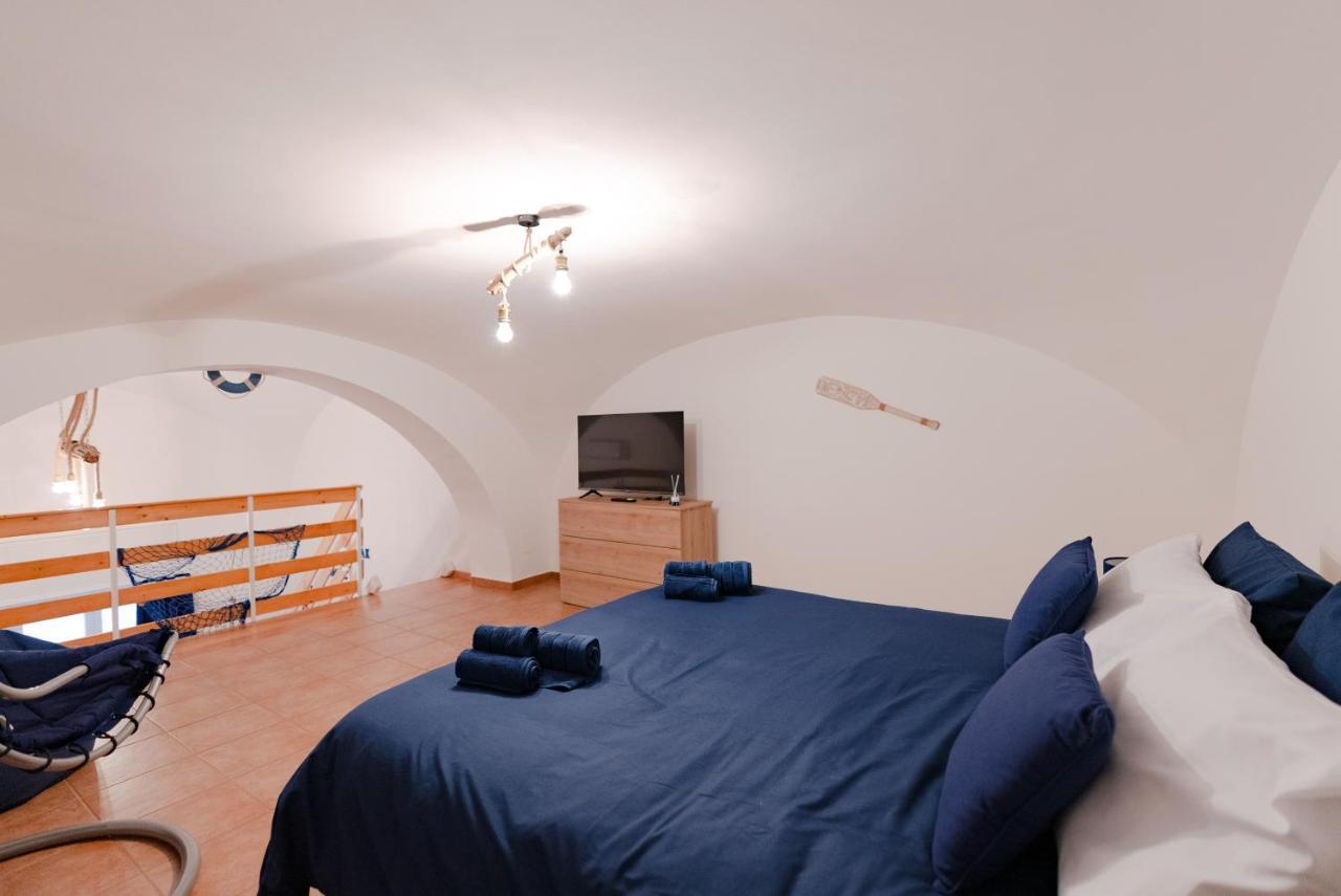 Blue Angel Oak - Apartment Bari Bagian luar foto